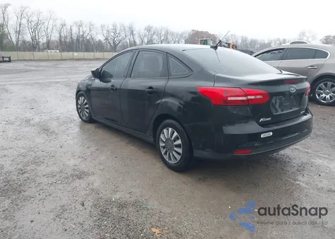 2015 Ford Focus S из США, поврежденный, VIN 1FADP3E28FL383224